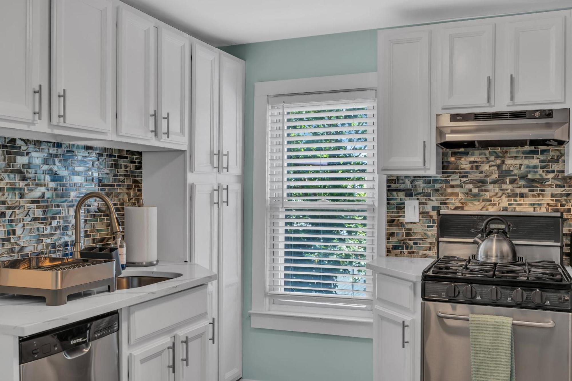 6-Min Walk To Asbury Park & Og Main St - Updated & Cozy Apartment In Historic Ocean Grove - Fire Pit & Patio - Fast Wi-Fi Buitenkant foto